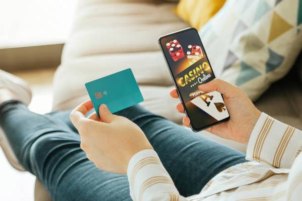 Comparing Roulette and Blackjack on casino trực tuyến việt nam Sites