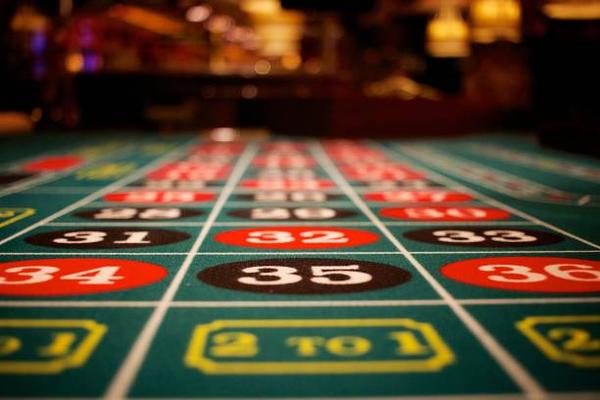 Discover Casino Promotions and Slot Gaming Features Through เว็บพนันออนไลน์